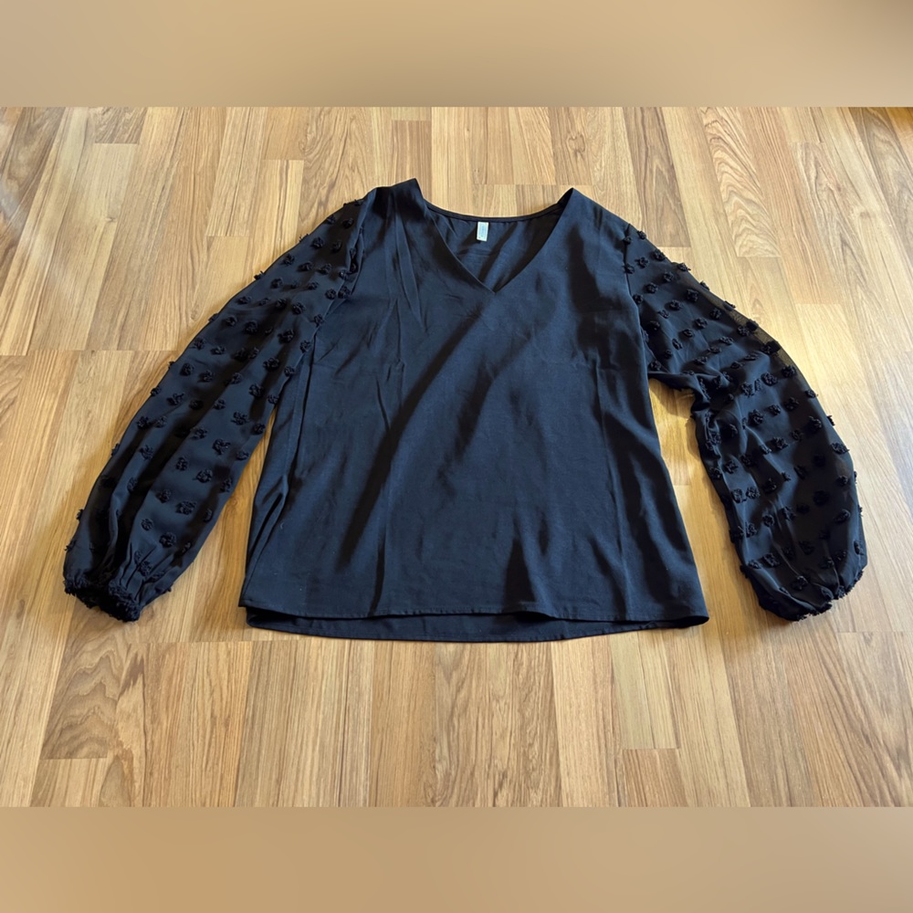 Black long sleeve blouse 🖤 - Picture 1 of 5